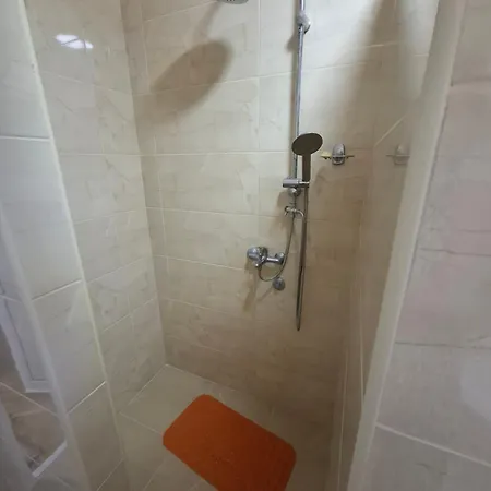 Modern Spacious Vis Apartment! 5min Cafes דירה Raška