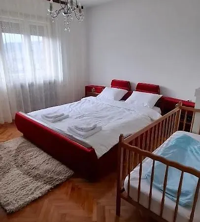 Modern Spacious Vis Apartment! 5min Cafes דירה