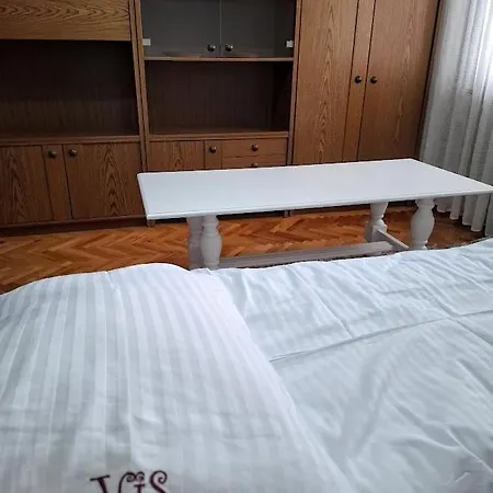 Modern Spacious Vis Apartment! 5min Cafes *