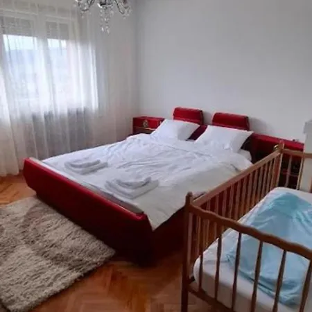 Modern Spacious Vis Apartment! 5min Cafes דירה