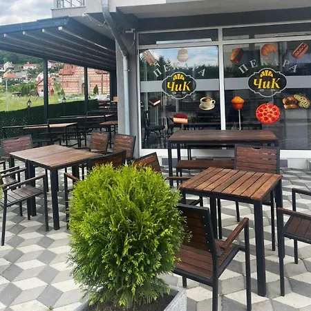 Modern Spacious Vis Apartment! 5min Cafes דירה