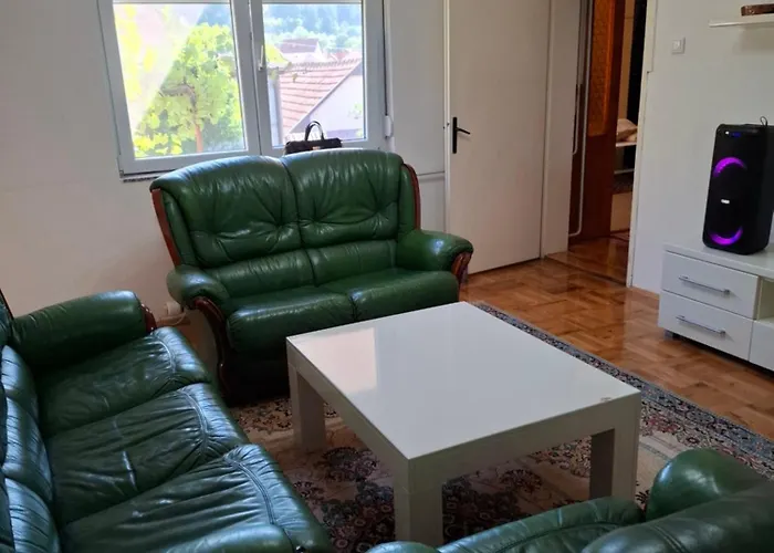 Modern Spacious Vis Apartment! 5min Cafes