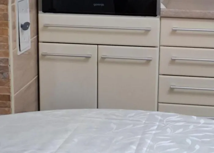 Modern Spacious Vis Apartment! 5min Cafes Raska