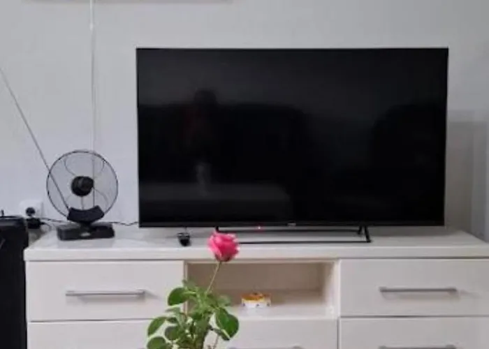 Modern Spacious Vis Apartment! 5min Cafes * Raska