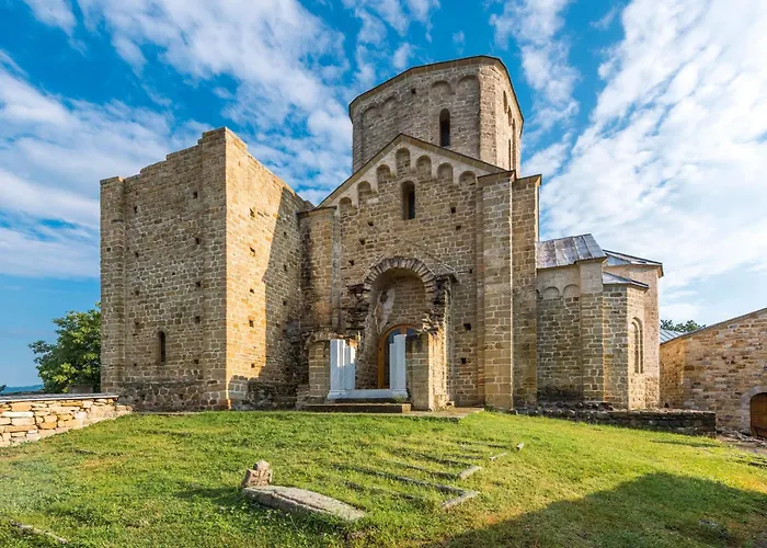 Апартаменты Modern Spacious Vis Apartment! 5min Cafes *