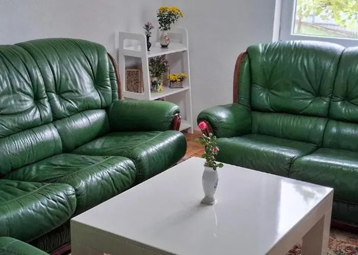 Апартаменты Modern Spacious Vis Apartment! 5min Cafes *