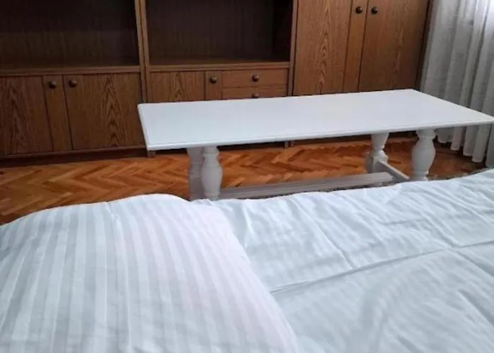 Modern Spacious Vis Apartment! 5min Cafes Апартаменты *