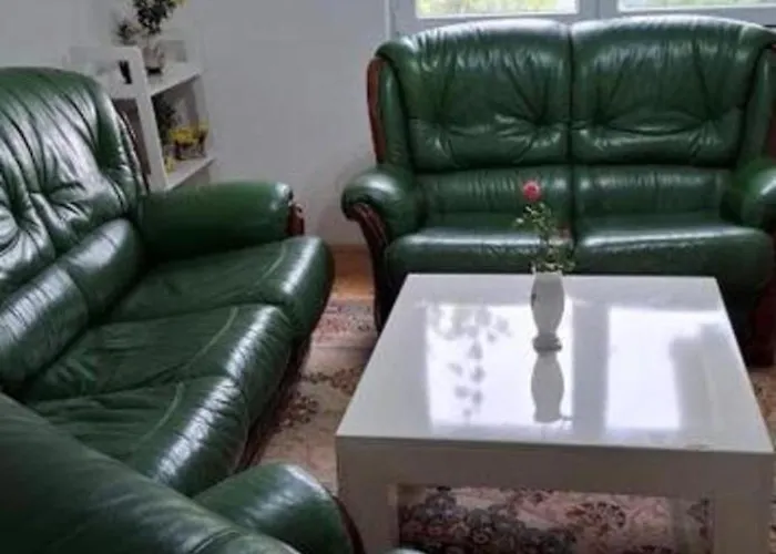 Modern Spacious Vis Apartment! 5min Cafes